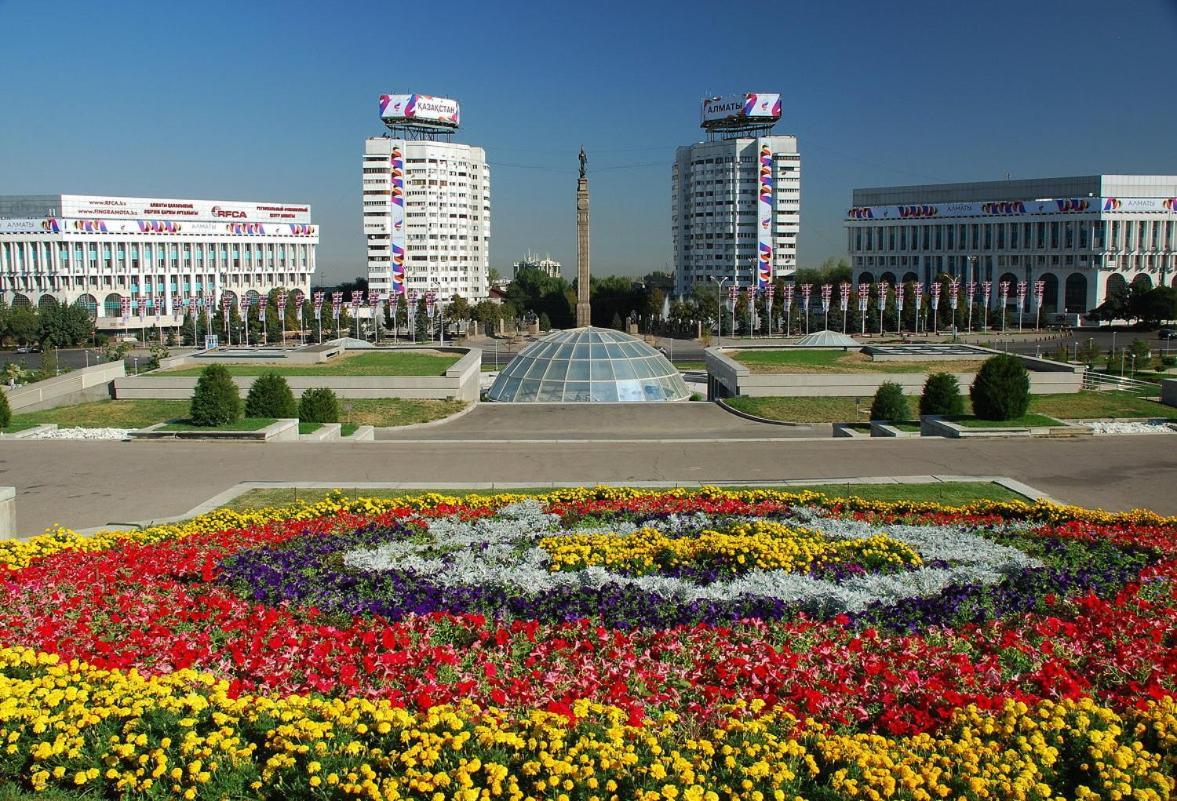 Nadezhda Apartment on Dostyk street 89 Ałma Ata Zewnętrze zdjęcie