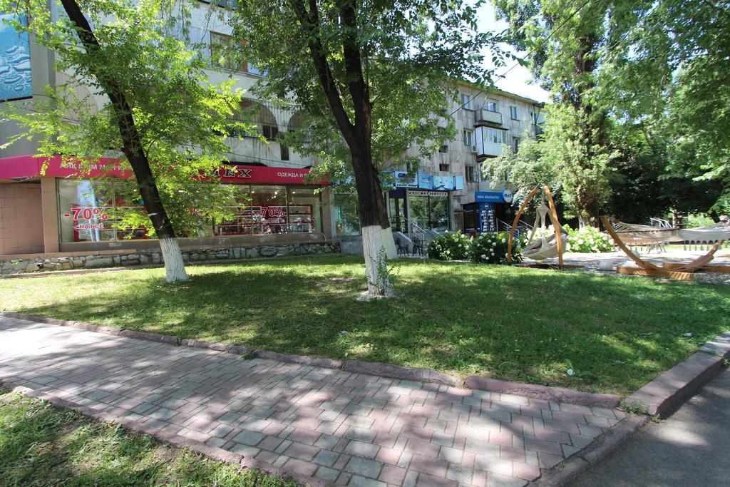 Nadezhda Apartment on Dostyk street 89 Ałma Ata Zewnętrze zdjęcie